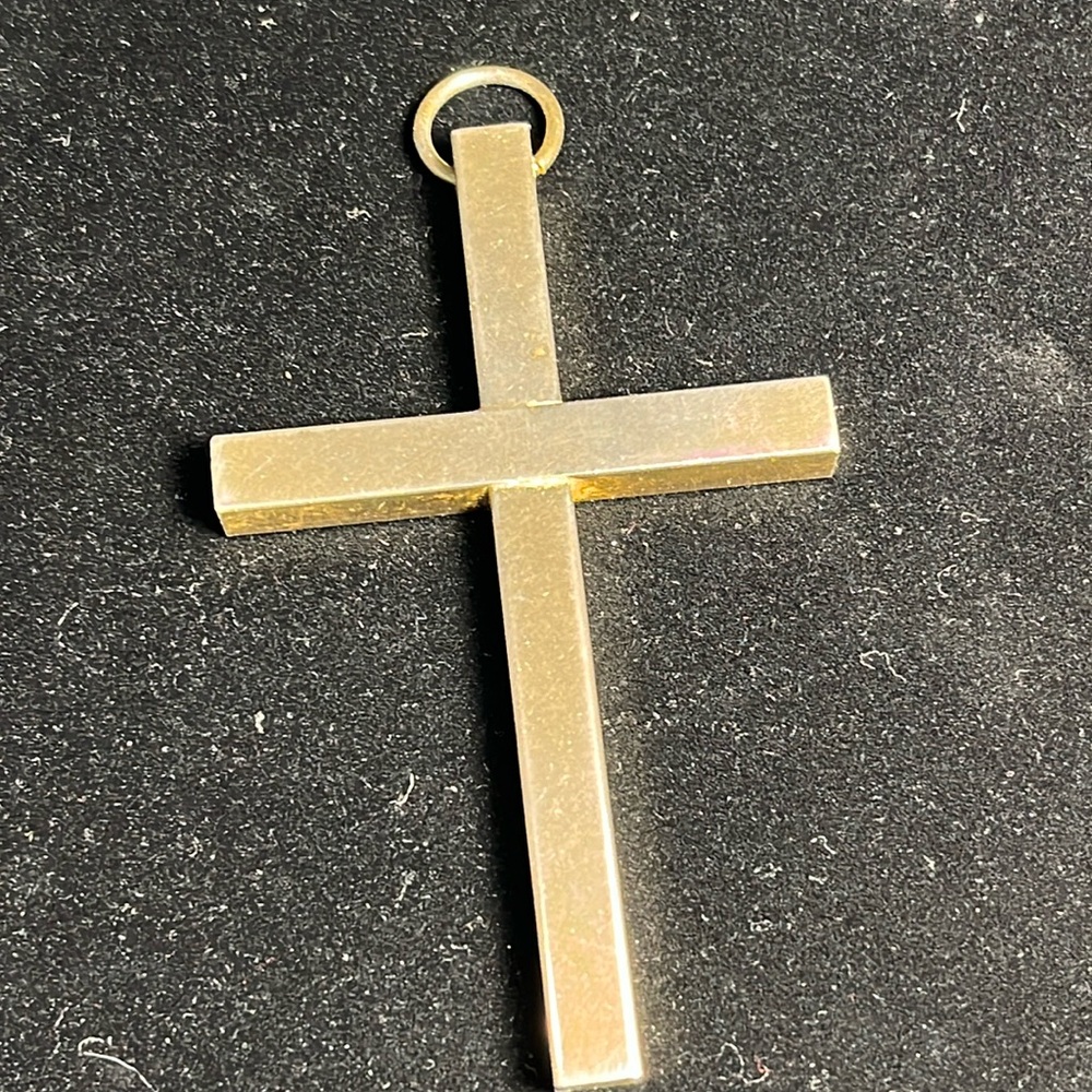 Gold tone very old Cross. It has some weight to it. See photos